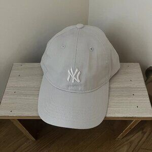 MLB New York Yankees Gray Classic Logo Baseball Cap